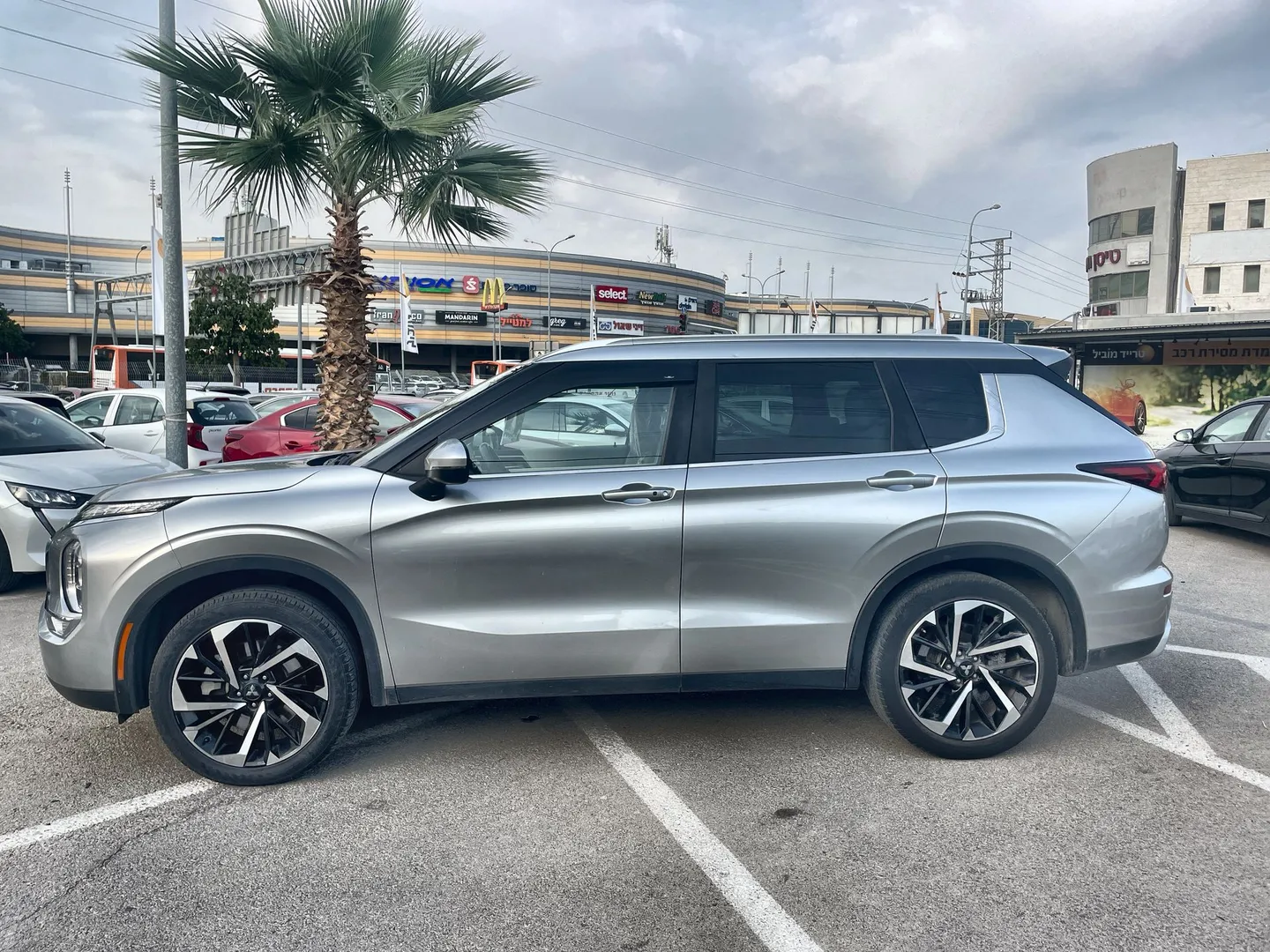 מיצובישי - אאוטלנדר