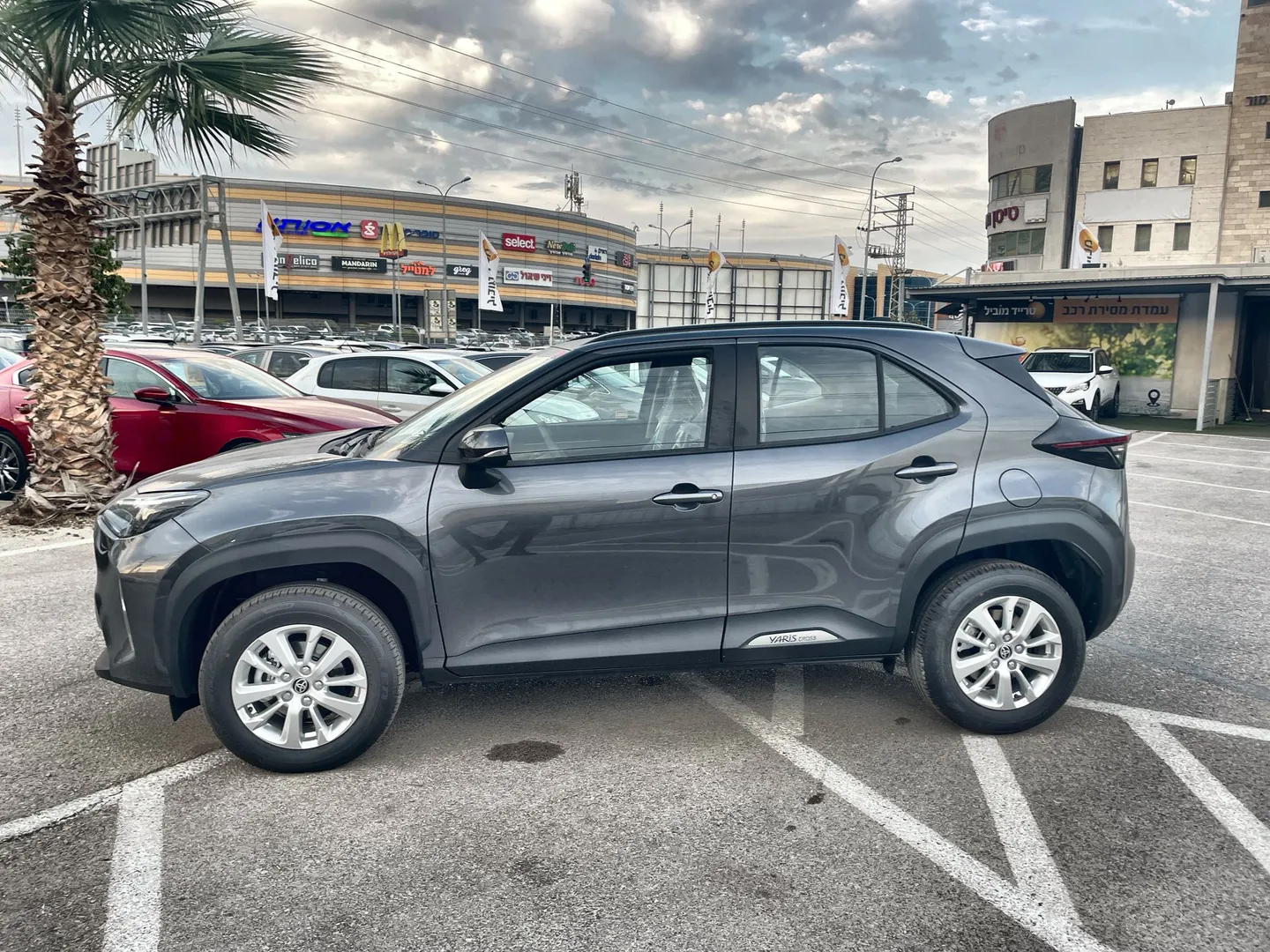 טויוטה - יאריס-קרוס